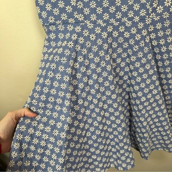 ✨ Altar’d State Chambray Embroidered Blue White Mini Dress Small NWT - Picture 4 of 13
